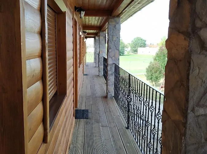 Tisza Panzió és Pensión 3*